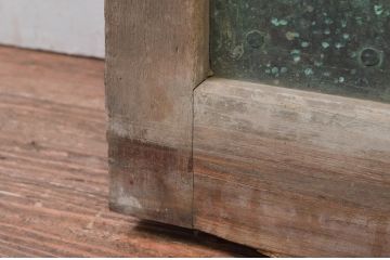 アンティーク建具　上手物!!　総欅(ケヤキ)材　珍しい大振りサイズ!!胴板張りが貫禄のある背の高い細かな升目(マス目)格子蔵戸1枚(きつね格子、狐格子、引き戸、玄関戸)(R-079879)