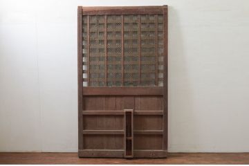 アンティーク建具　上手物!!　総欅(ケヤキ)材　珍しい大振りサイズ!!胴板張りが貫禄のある背の高い細かな升目(マス目)格子蔵戸1枚(きつね格子、狐格子、引き戸、玄関戸)(R-079879)