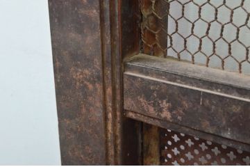 アンティーク建具　欅(ケヤキ)材　和モダンな雰囲気を醸し出す升目(マス目)格子蔵戸1枚(きつね格子、狐格子、引き戸、玄関戸)(R-079880)