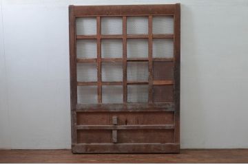 アンティーク建具　欅(ケヤキ)材　和モダンな雰囲気を醸し出す升目(マス目)格子蔵戸1枚(きつね格子、狐格子、引き戸、玄関戸)(R-079880)