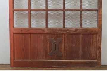 アンティーク建具　総欅(ケヤキ)材　味わい深い風合いが魅力の升目(マス目)格子蔵戸1枚(きつね格子、狐格子、引き戸、玄関戸)(R-079882)