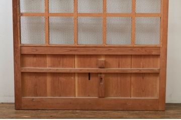 アンティーク建具　総欅(ケヤキ)材　味わい深い風合いが魅力の升目(マス目)格子蔵戸1枚(きつね格子、狐格子、引き戸、玄関戸)(R-079882)