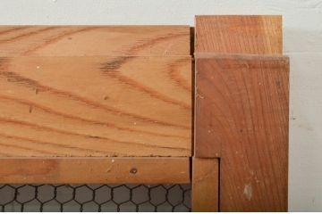 アンティーク建具　総欅(ケヤキ)材　味わい深い風合いが魅力の升目(マス目)格子蔵戸1枚(きつね格子、狐格子、引き戸、玄関戸)(R-079882)