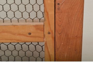 アンティーク建具　総欅(ケヤキ)材　味わい深い風合いが魅力の升目(マス目)格子蔵戸1枚(きつね格子、狐格子、引き戸、玄関戸)(R-079882)