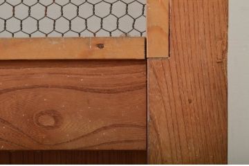 アンティーク建具　総欅(ケヤキ)材　味わい深い風合いが魅力の升目(マス目)格子蔵戸1枚(きつね格子、狐格子、引き戸、玄関戸)(R-079882)