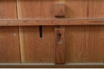 アンティーク建具　総欅(ケヤキ)材　味わい深い風合いが魅力の升目(マス目)格子蔵戸1枚(きつね格子、狐格子、引き戸、玄関戸)(R-079882)
