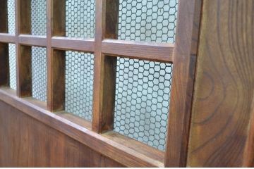 アンティーク建具　総欅(ケヤキ)材　時代の流れを感じさせる升目(マス目)格子蔵戸1枚(きつね格子、狐格子、引き戸、玄関戸、格子戸)(R-079884)