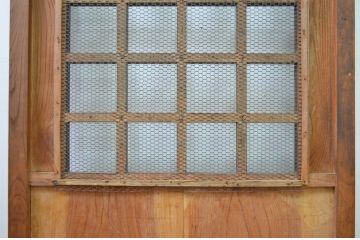 アンティーク建具　総欅(ケヤキ)材　時代の流れを感じさせる升目(マス目)格子蔵戸1枚(きつね格子、狐格子、引き戸、玄関戸、格子戸)(R-079884)