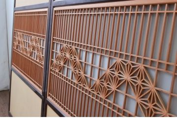 アンティーク建具　高級品!!　漆塗り框の組子入りガラス帯戸2枚セット(引き戸、ガラス戸)(R-079887)