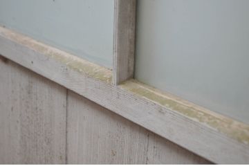 アンティーク建具　ペイント仕上げ限定　レトロな雰囲気づくりにおすすめのガラス戸2枚セット(引き戸)(R-079888)