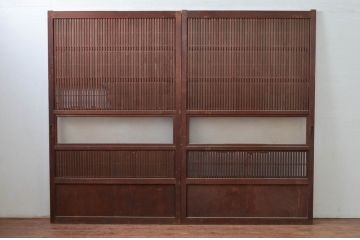アンティーク建具　美品　腰板欅(ケヤキ)材　風情のある佇まいが魅力的な裏障子付き幅広格子戸2枚セット(帯戸、引き戸、障子戸)(R-079889)