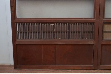 アンティーク建具　美品　腰板欅(ケヤキ)材　風情のある佇まいが魅力的な裏障子付き幅広格子戸2枚セット(帯戸、引き戸、障子戸)(R-079889)