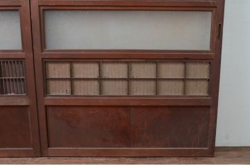 アンティーク建具　美品　腰板欅(ケヤキ)材　風情のある佇まいが魅力的な裏障子付き幅広格子戸2枚セット(帯戸、引き戸、障子戸)(R-079889)