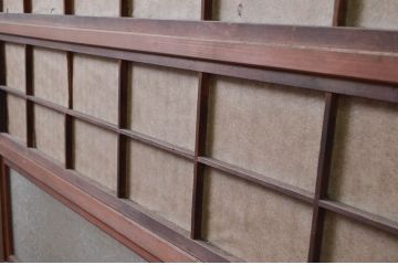 アンティーク建具　美品　腰板欅(ケヤキ)材　風情のある佇まいが魅力的な裏障子付き幅広格子戸2枚セット(帯戸、引き戸、障子戸)(R-079889)
