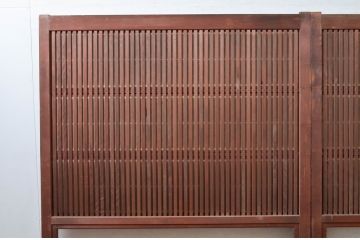 アンティーク建具　美品　腰板欅(ケヤキ)材　風情のある佇まいが魅力的な裏障子付き幅広格子戸2枚セット(帯戸、引き戸、障子戸)(R-079890)