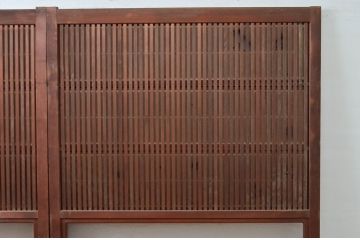 アンティーク建具　美品　腰板欅(ケヤキ)材　風情のある佇まいが魅力的な裏障子付き幅広格子戸2枚セット(帯戸、引き戸、障子戸)(R-079890)