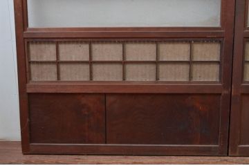 アンティーク建具　美品　腰板欅(ケヤキ)材　風情のある佇まいが魅力的な裏障子付き幅広格子戸2枚セット(帯戸、引き戸、障子戸)(R-079890)