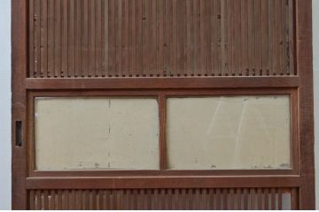 アンティーク建具　どこか懐かしい雰囲気を醸し出す裏障子付き格子戸1枚(引き戸、障子戸、帯戸)(R-079893)