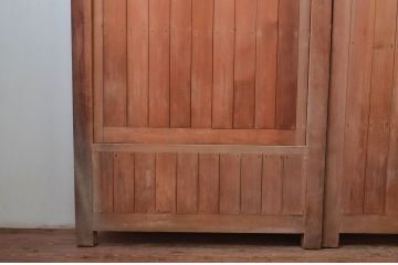ビンテージ建具　和の貫禄を漂わせるくぐり戸付き門扉1対2枚セット(蔵戸、玄関戸、両開きドア、木製扉、ヴィンテージ)(R-079899)