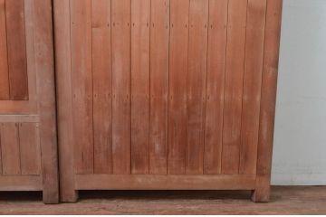 ビンテージ建具　和の貫禄を漂わせるくぐり戸付き門扉1対2枚セット(蔵戸、玄関戸、両開きドア、木製扉、ヴィンテージ)(R-079899)