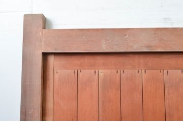 ビンテージ建具　和の貫禄を漂わせるくぐり戸付き門扉1対2枚セット(蔵戸、玄関戸、両開きドア、木製扉、ヴィンテージ)(R-079899)
