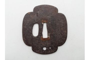 時代武具　相州住 政宗?　在銘　鉄地　木瓜形　時代を経た重みを感じる鍔(彫刻、刀装具)(R-079902)