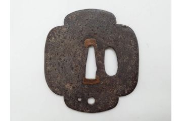時代武具　相州住 政宗?　在銘　鉄地　木瓜形　時代を経た重みを感じる鍔(彫刻、刀装具)(R-079902)