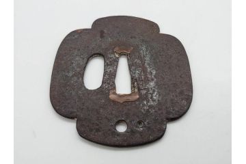 時代武具　相州住 政宗?　在銘　鉄地　木瓜形　時代を経た重みを感じる鍔(彫刻、刀装具)(R-079902)