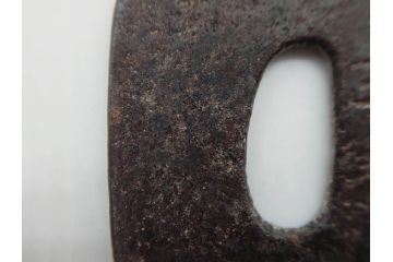 時代武具　相州住 政宗?　在銘　鉄地　木瓜形　時代を経た重みを感じる鍔(彫刻、刀装具)(R-079902)