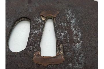 時代武具　相州住 政宗?　在銘　鉄地　木瓜形　時代を経た重みを感じる鍔(彫刻、刀装具)(R-079902)