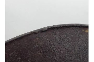 時代武具　鉄地　堅丸形　獅子　蝶　牡丹　細かな装飾が目を引く鍔(花、ライオン、ちょう、彫刻、刀装具)(R-079903)