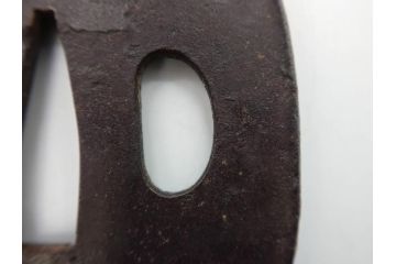 時代武具　鉄地　堅丸形　獅子　蝶　牡丹　細かな装飾が目を引く鍔(花、ライオン、ちょう、彫刻、刀装具)(R-079903)
