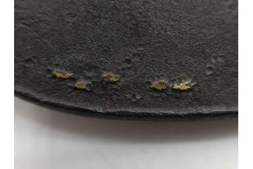 時代武具　鉄地　堅丸形　獅子　蝶　牡丹　細かな装飾が目を引く鍔(花、ライオン、ちょう、彫刻、刀装具)(R-079903)