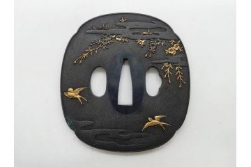 時代武具　東吟亭義照(佐藤義照)　赤銅　魚子地　雲隠れ月に花鳥図　大小揃　匠の美技に見惚れる鍔(桜、燕、ツバメ、サギ、鷺、後藤一乗門、七子地、金彩、彫刻、刀装具、ケース付き)(R-079904)