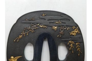 時代武具　東吟亭義照(佐藤義照)　赤銅　魚子地　雲隠れ月に花鳥図　大小揃　匠の美技に見惚れる鍔(桜、燕、ツバメ、サギ、鷺、後藤一乗門、七子地、金彩、彫刻、刀装具、ケース付き)(R-079904)