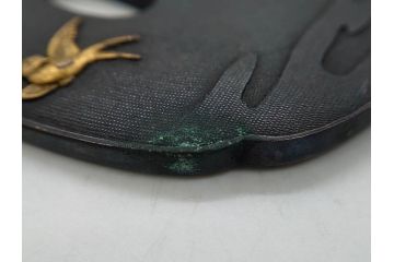 時代武具　東吟亭義照(佐藤義照)　赤銅　魚子地　雲隠れ月に花鳥図　大小揃　匠の美技に見惚れる鍔(桜、燕、ツバメ、サギ、鷺、後藤一乗門、七子地、金彩、彫刻、刀装具、ケース付き)(R-079904)