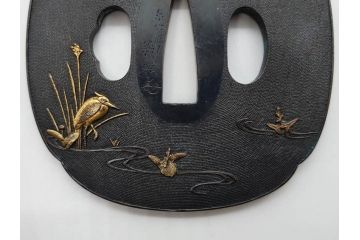 時代武具　東吟亭義照(佐藤義照)　赤銅　魚子地　雲隠れ月に花鳥図　大小揃　匠の美技に見惚れる鍔(桜、燕、ツバメ、サギ、鷺、後藤一乗門、七子地、金彩、彫刻、刀装具、ケース付き)(R-079904)