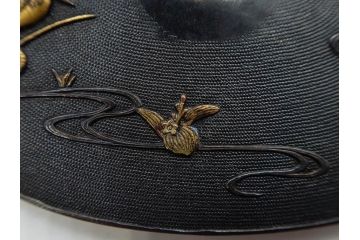 時代武具　東吟亭義照(佐藤義照)　赤銅　魚子地　雲隠れ月に花鳥図　大小揃　匠の美技に見惚れる鍔(桜、燕、ツバメ、サギ、鷺、後藤一乗門、七子地、金彩、彫刻、刀装具、ケース付き)(R-079904)