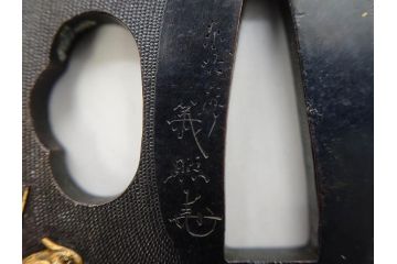 時代武具　東吟亭義照(佐藤義照)　赤銅　魚子地　雲隠れ月に花鳥図　大小揃　匠の美技に見惚れる鍔(桜、燕、ツバメ、サギ、鷺、後藤一乗門、七子地、金彩、彫刻、刀装具、ケース付き)(R-079904)