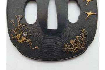 時代武具　東吟亭義照(佐藤義照)　赤銅　魚子地　雲隠れ月に花鳥図　大小揃　匠の美技に見惚れる鍔(桜、燕、ツバメ、サギ、鷺、後藤一乗門、七子地、金彩、彫刻、刀装具、ケース付き)(R-079904)