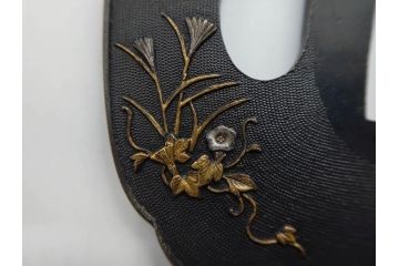 時代武具　東吟亭義照(佐藤義照)　赤銅　魚子地　雲隠れ月に花鳥図　大小揃　匠の美技に見惚れる鍔(桜、燕、ツバメ、サギ、鷺、後藤一乗門、七子地、金彩、彫刻、刀装具、ケース付き)(R-079904)
