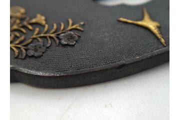 時代武具　東吟亭義照(佐藤義照)　赤銅　魚子地　雲隠れ月に花鳥図　大小揃　匠の美技に見惚れる鍔(桜、燕、ツバメ、サギ、鷺、後藤一乗門、七子地、金彩、彫刻、刀装具、ケース付き)(R-079904)