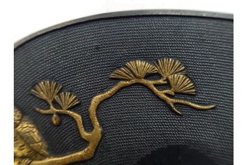 時代武具　東吟亭義照(佐藤義照)　赤銅　魚子地　雲隠れ月に花鳥図　大小揃　匠の美技に見惚れる鍔(桜、燕、ツバメ、サギ、鷺、後藤一乗門、七子地、金彩、彫刻、刀装具、ケース付き)(R-079904)