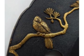 時代武具　東吟亭義照(佐藤義照)　赤銅　魚子地　雲隠れ月に花鳥図　大小揃　匠の美技に見惚れる鍔(桜、燕、ツバメ、サギ、鷺、後藤一乗門、七子地、金彩、彫刻、刀装具、ケース付き)(R-079904)