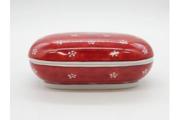 有田焼　源右衛門窯　染錦　水鳥図　栓抜/赤絵　梅地紋　楊枝入/染錦　あやめ絵　小鉢　匠の美技を堪能できる源右衛門3点セット(花、向付、深皿、和皿、和食器、裏印、共箱付き)(R-079905)