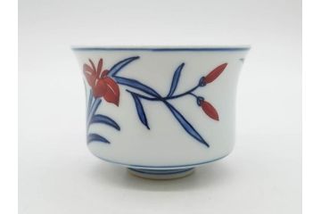 有田焼　源右衛門窯　染錦　水鳥図　栓抜/赤絵　梅地紋　楊枝入/染錦　あやめ絵　小鉢　匠の美技を堪能できる源右衛門3点セット(花、向付、深皿、和皿、和食器、裏印、共箱付き)(R-079905)