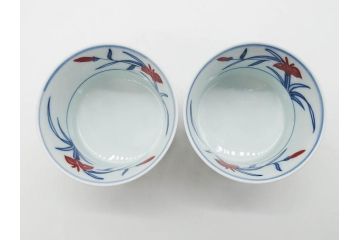 有田焼　源右衛門窯　染錦　水鳥図　栓抜/赤絵　梅地紋　楊枝入/染錦　あやめ絵　小鉢　匠の美技を堪能できる源右衛門3点セット(花、向付、深皿、和皿、和食器、裏印、共箱付き)(R-079905)