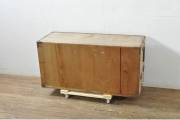 和製アンティーク　前面内部・桐材　大きくて豪華な金具が施された佐渡小木箪笥ローボード(佐渡箪笥、和タンス、時代箪笥、衣装箪笥、桐たんす、収納箪笥、引き出し、テレビボード、テレビ台)(R-079916)