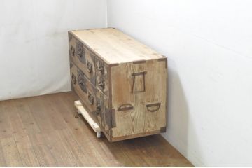 和製アンティーク　前面内部・桐材　大きくて豪華な金具が施された佐渡小木箪笥ローボード(佐渡箪笥、和タンス、時代箪笥、衣装箪笥、桐たんす、収納箪笥、引き出し、テレビボード、テレビ台)(R-079917)