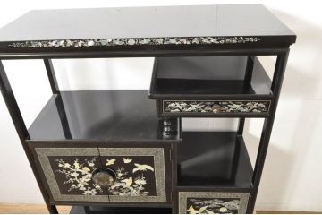 アジアンビンテージ　韓国　華やかな螺鈿(ラデン)細工が目を引く茶棚(飾り棚、違い棚、収納棚、戸棚、ヴィンテージ)(R-079919)